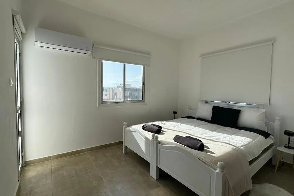 Two Bedroom Apartment In Downtown Larnaka Zypern