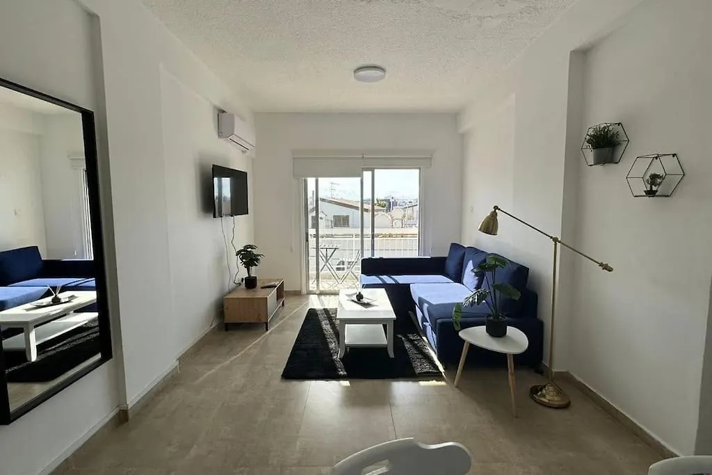 Two Bedroom Apartment In Downtown Larnaka Zypern